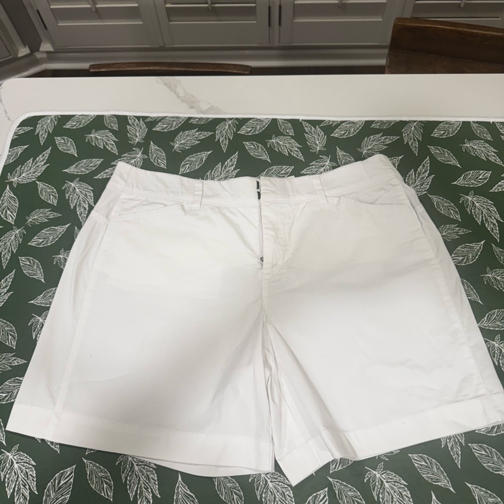 Intro Classic Women's Shorts in White
